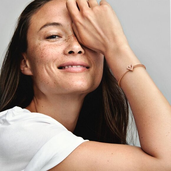 Sparkling Freehand Heart Charm - Picture 4 of 8